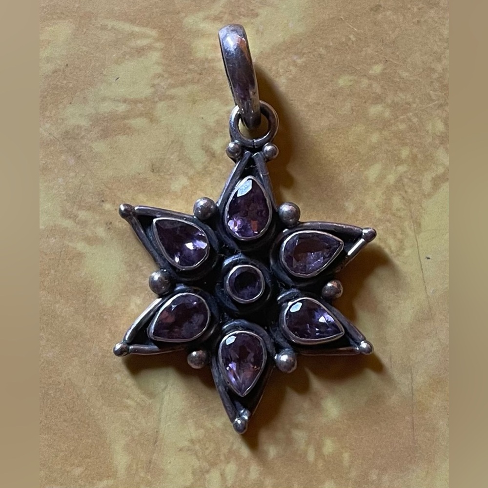 Genuine Amethyst and Sterling Silver Star Pendant - Picture 5 of 6